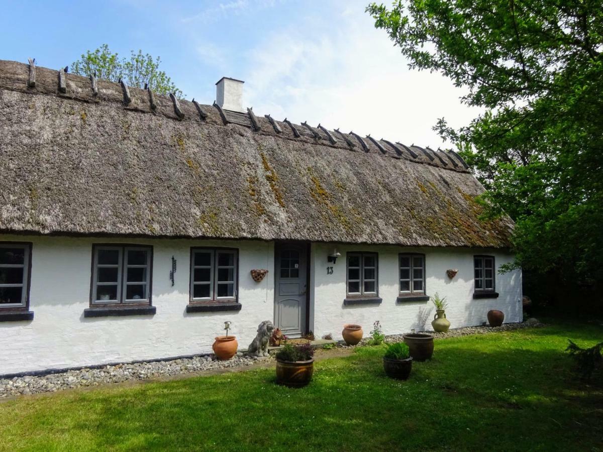 Feriehus Strataekt Bindingsvaerksidyl Villa Maribo Bagian luar foto